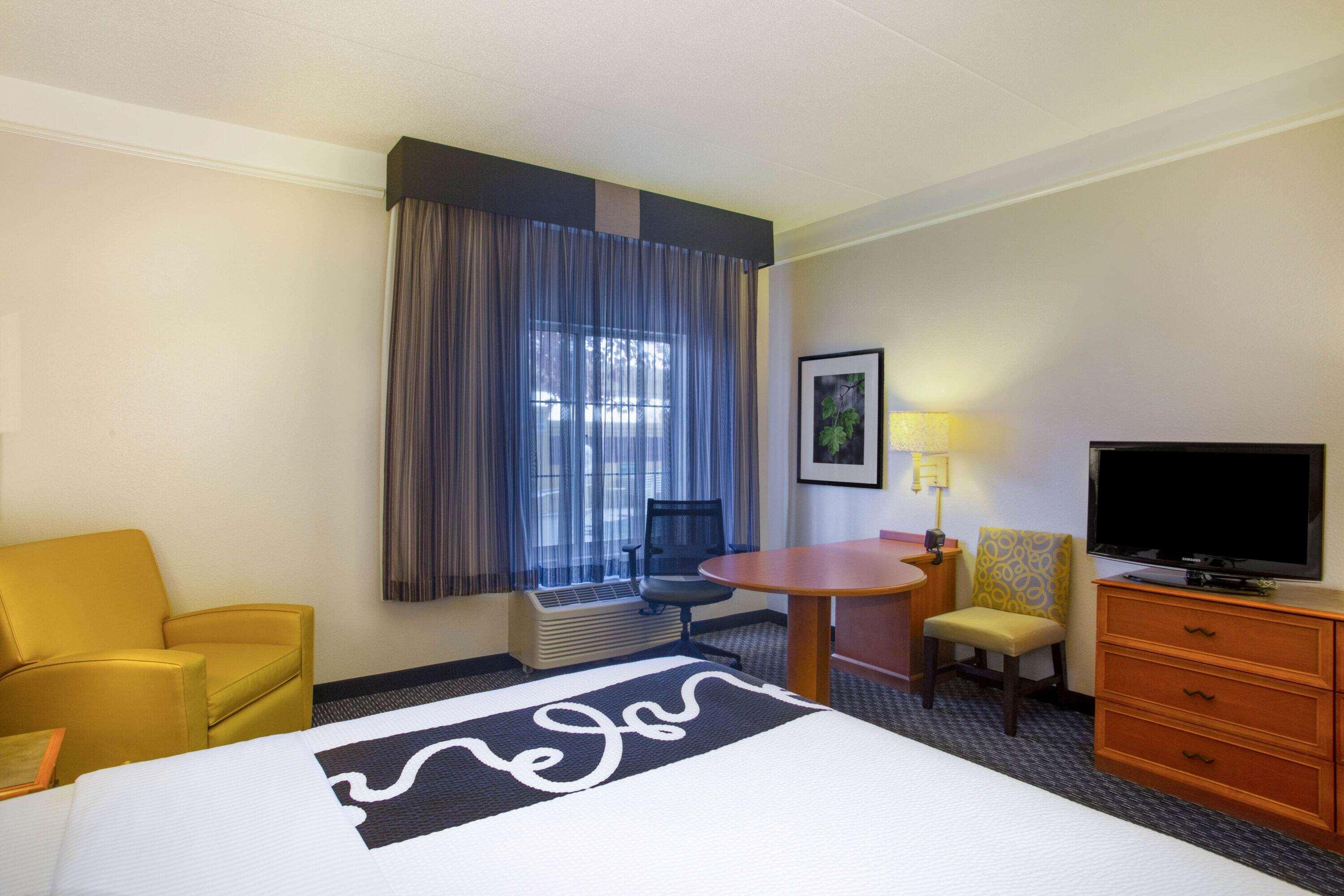 La Quinta By Wyndham St. Louis Westport Hotel Maryland Heights Exterior photo