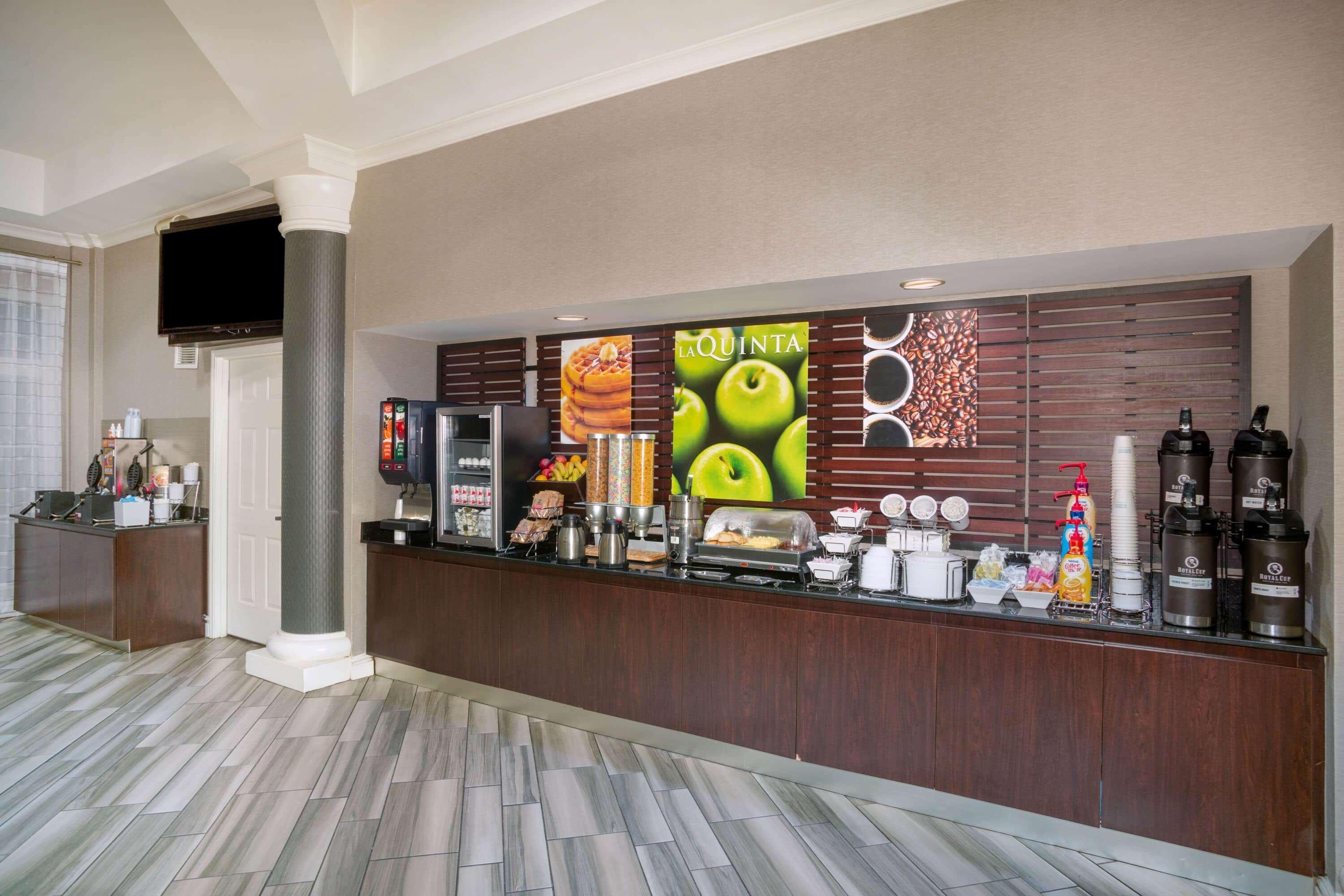 La Quinta By Wyndham St. Louis Westport Hotel Maryland Heights Exterior photo