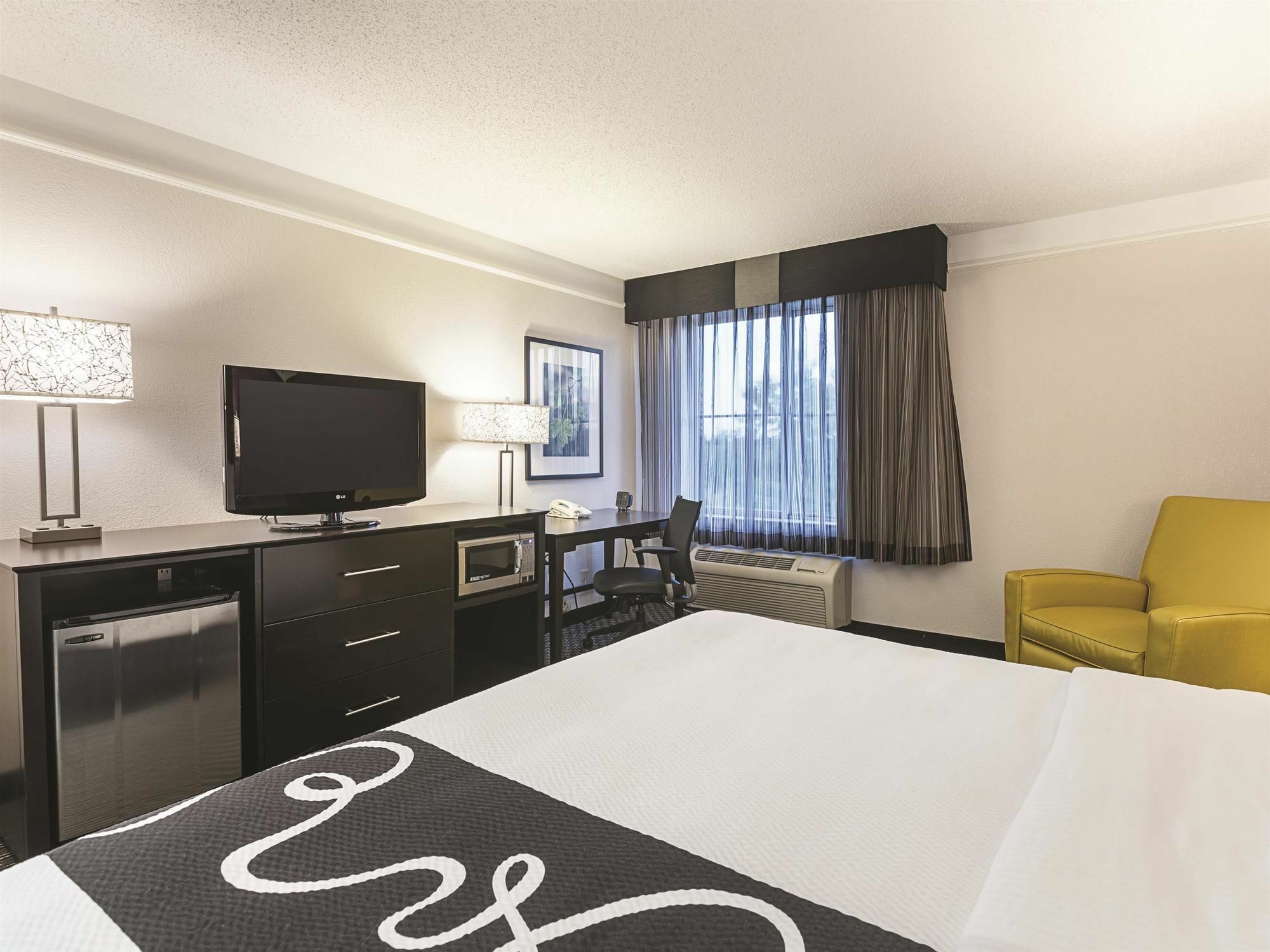La Quinta By Wyndham St. Louis Westport Hotel Maryland Heights Exterior photo