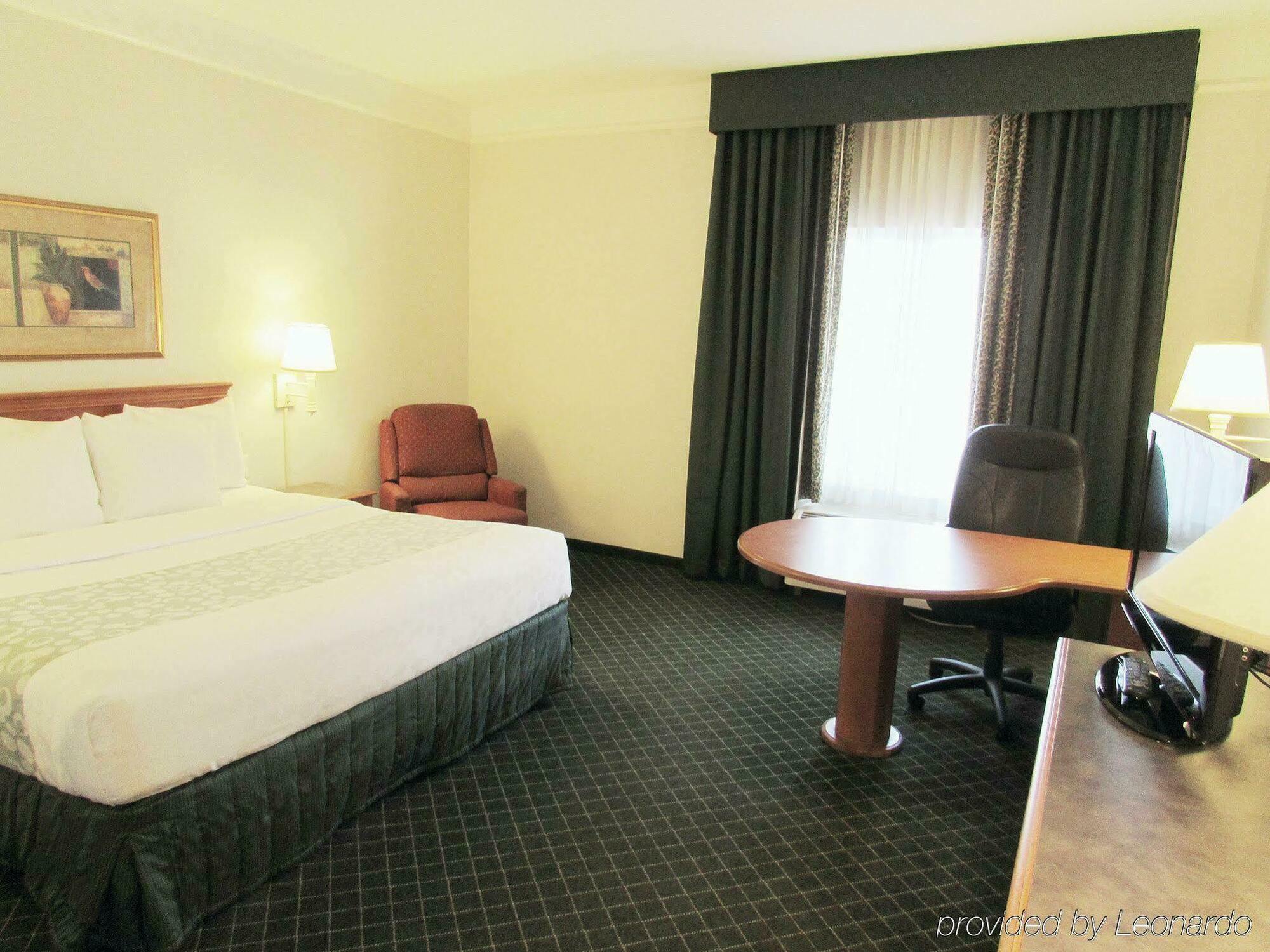 La Quinta By Wyndham St. Louis Westport Hotel Maryland Heights Exterior photo