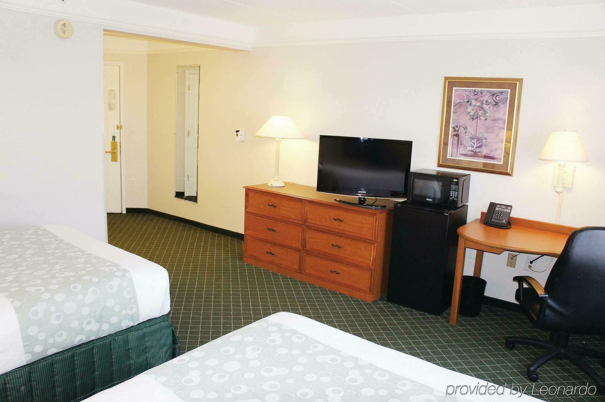 La Quinta By Wyndham St. Louis Westport Hotel Maryland Heights Exterior photo